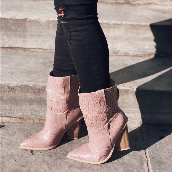 Last 1✨🆕Lana Blush Pink Snake Skin Cowboy Boots - Picture 4 of 8